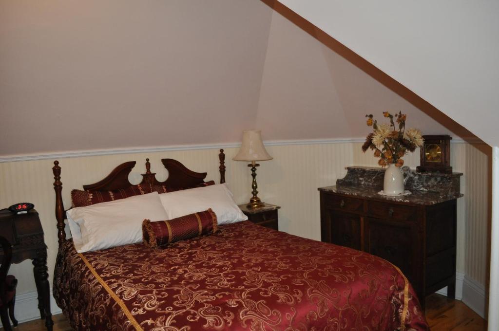 Summerside Inn Bed And Breakfast Стая снимка