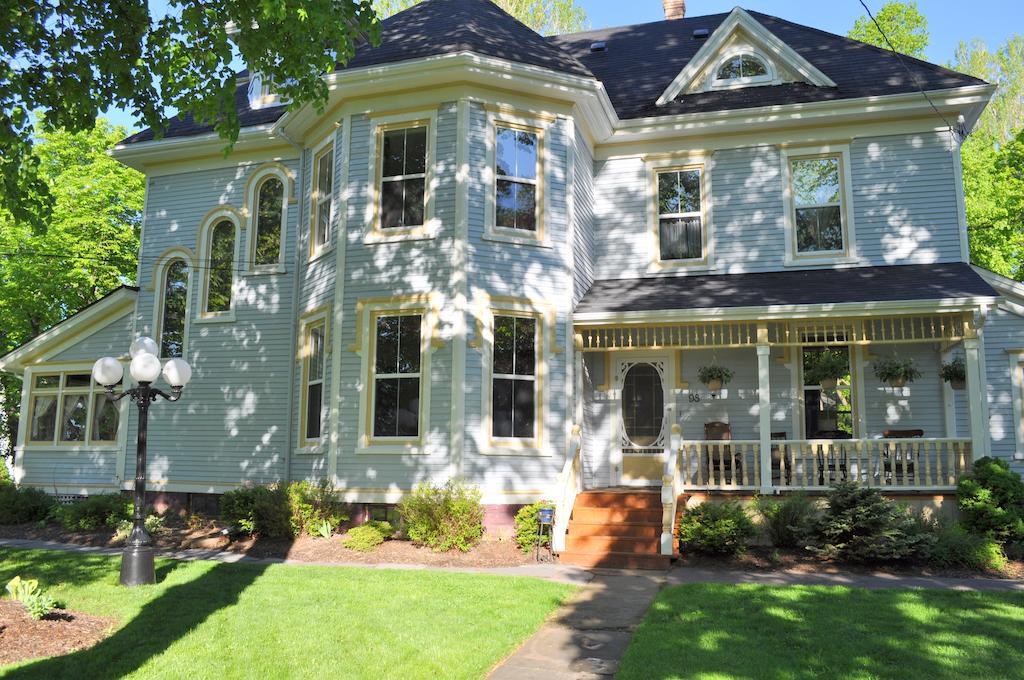 Summerside Inn Bed And Breakfast Екстериор снимка