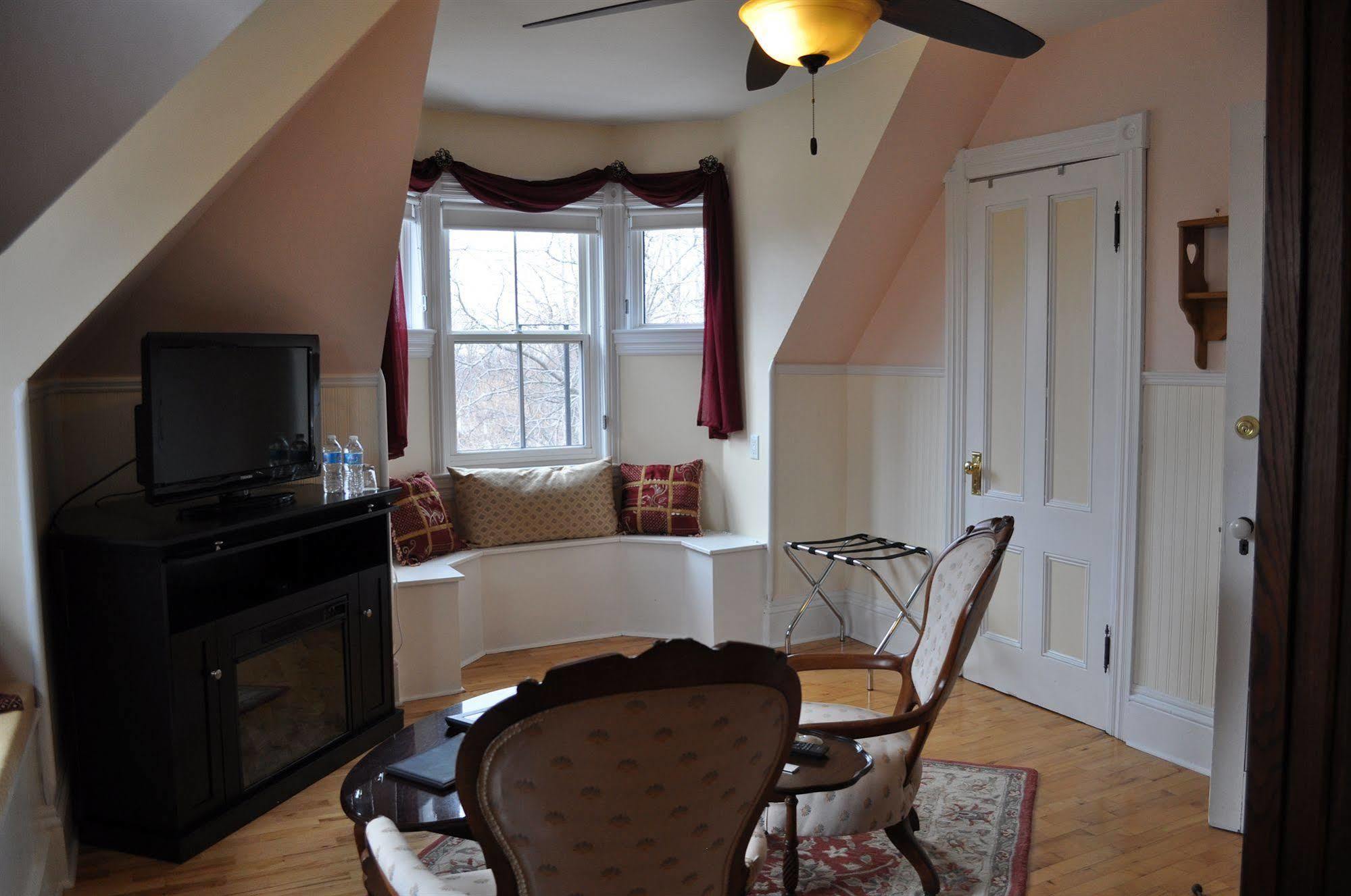 Summerside Inn Bed And Breakfast Екстериор снимка